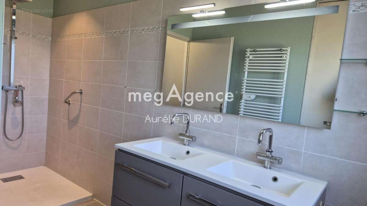 Maison à PINS-JUSTARET