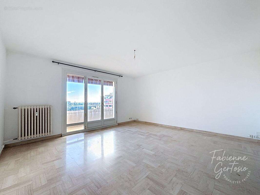Appartement à HYERES