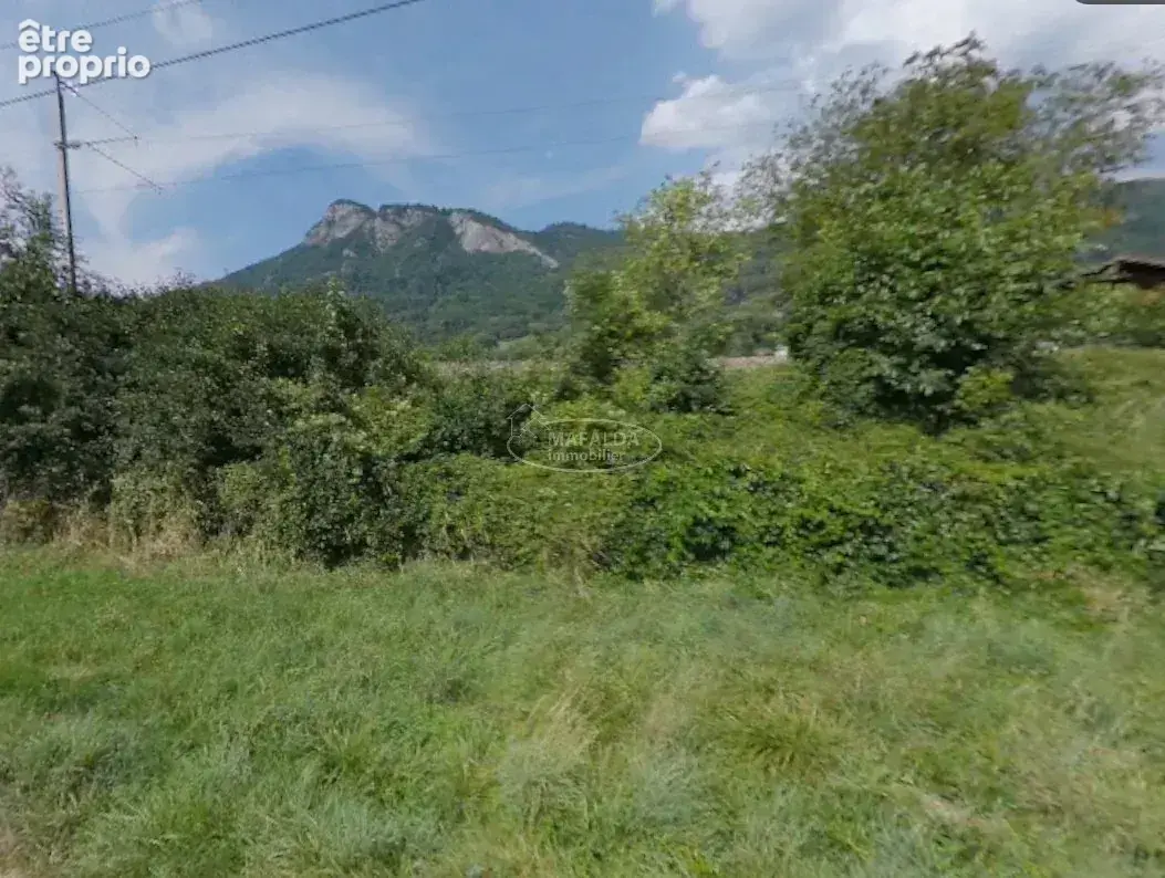 Terrain à THYEZ