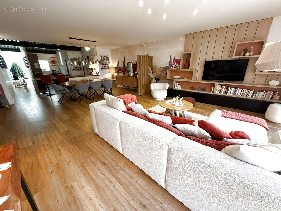 LOFT avec jardinet, et piscine intérieure - garage - photo 11