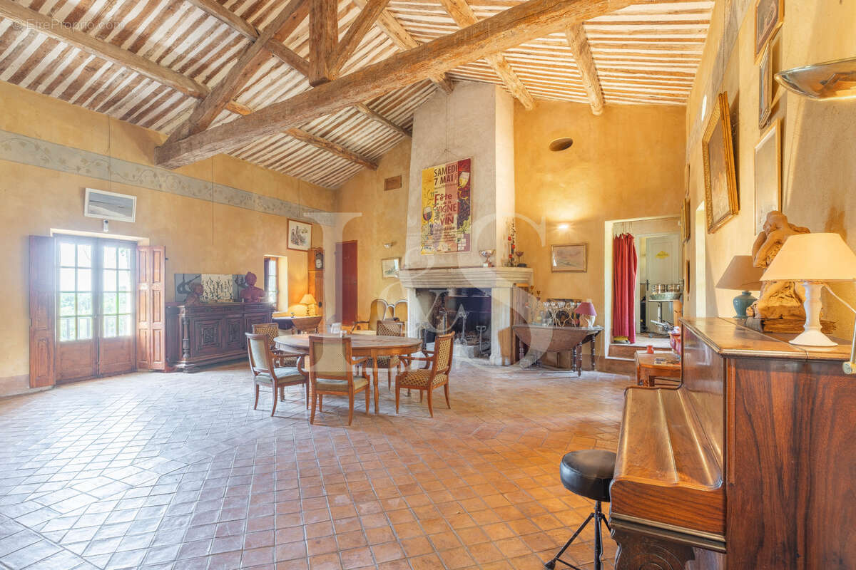 Maison à L'ISLE-SUR-LA-SORGUE