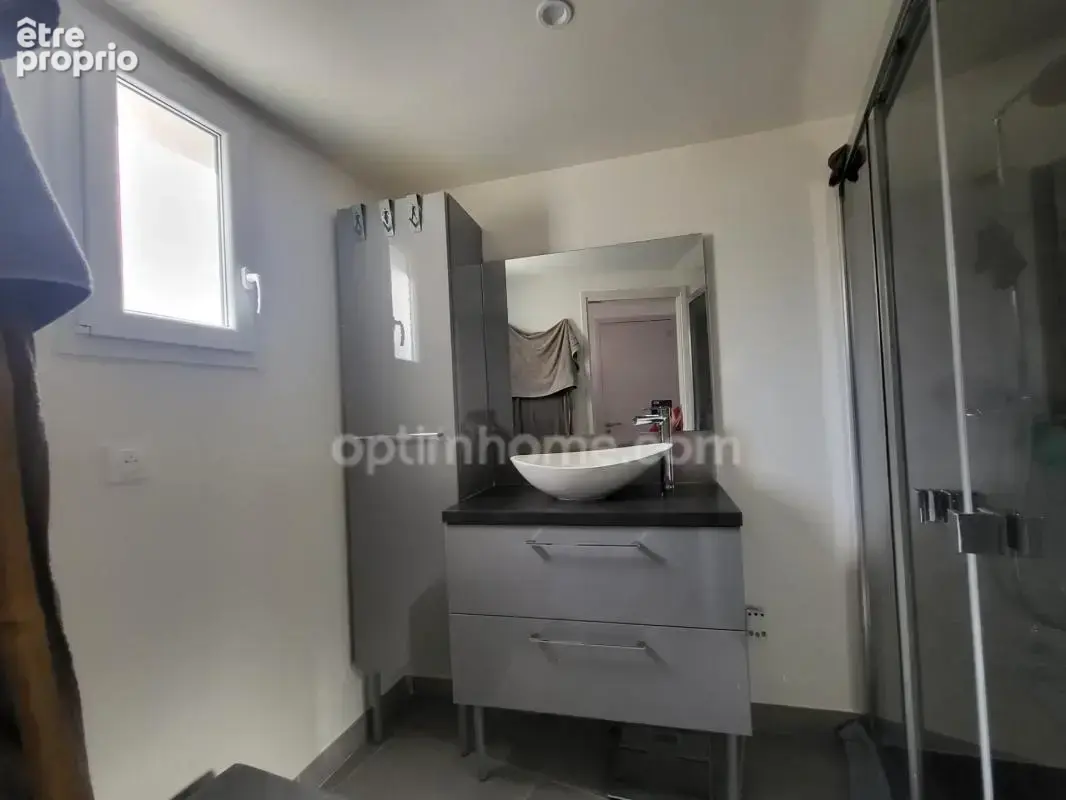 Maison Rénovée 80m² avec dépendance aménagée en studio Indépendant, Vue Mer ! 13 - photo 12