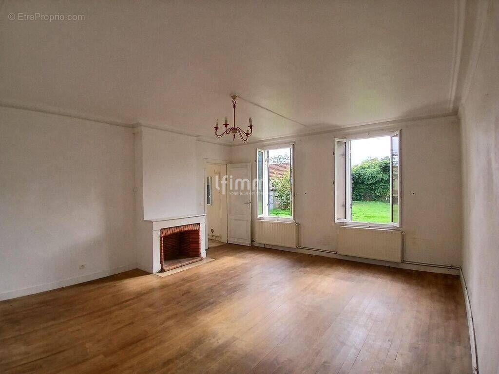 Maison à AMBARES-ET-LAGRAVE