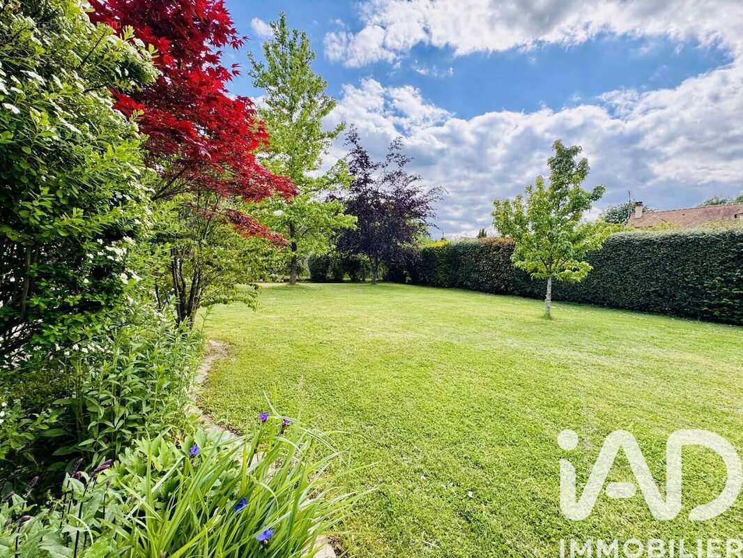 Maison 220 m² à Bazoches-Sur-Guyonne  - photo 3