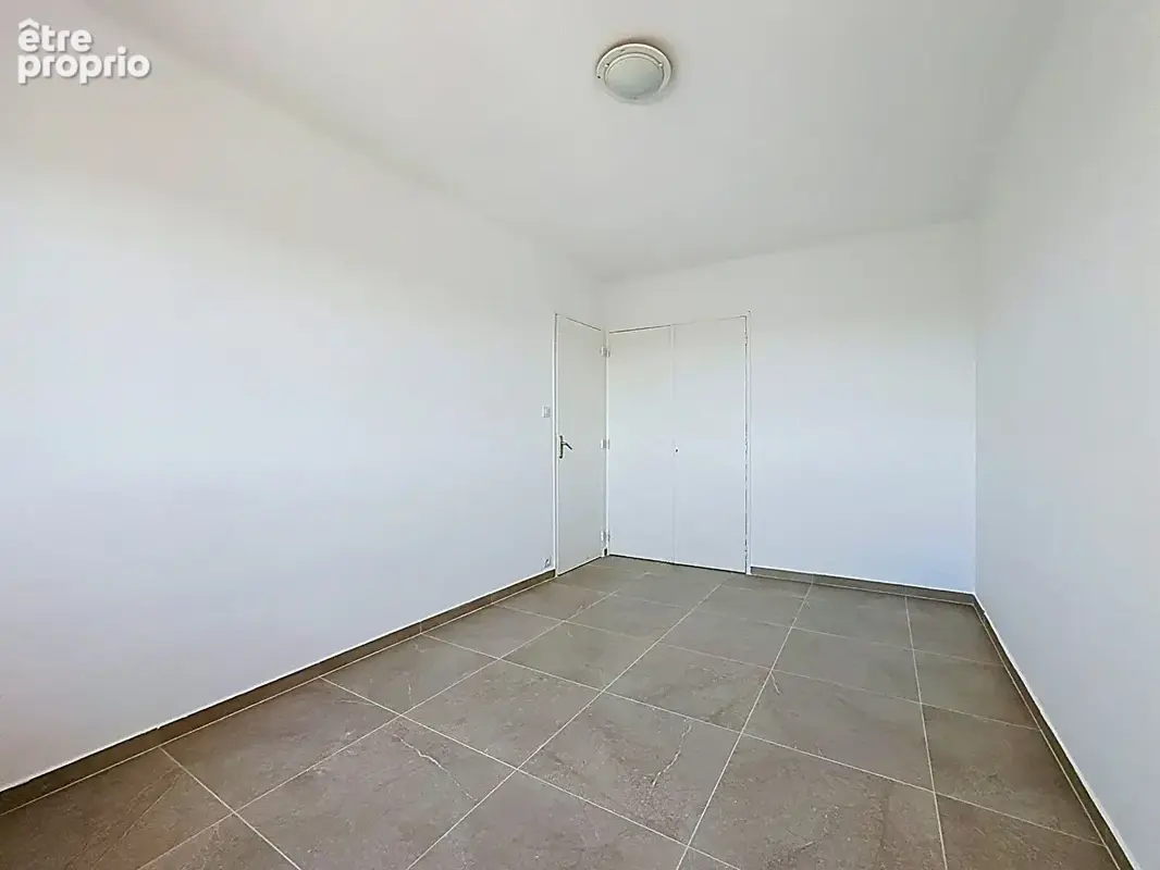 T4 83 m² - 2 Balcons - Cave - Avenue Eisenhower - photo 7