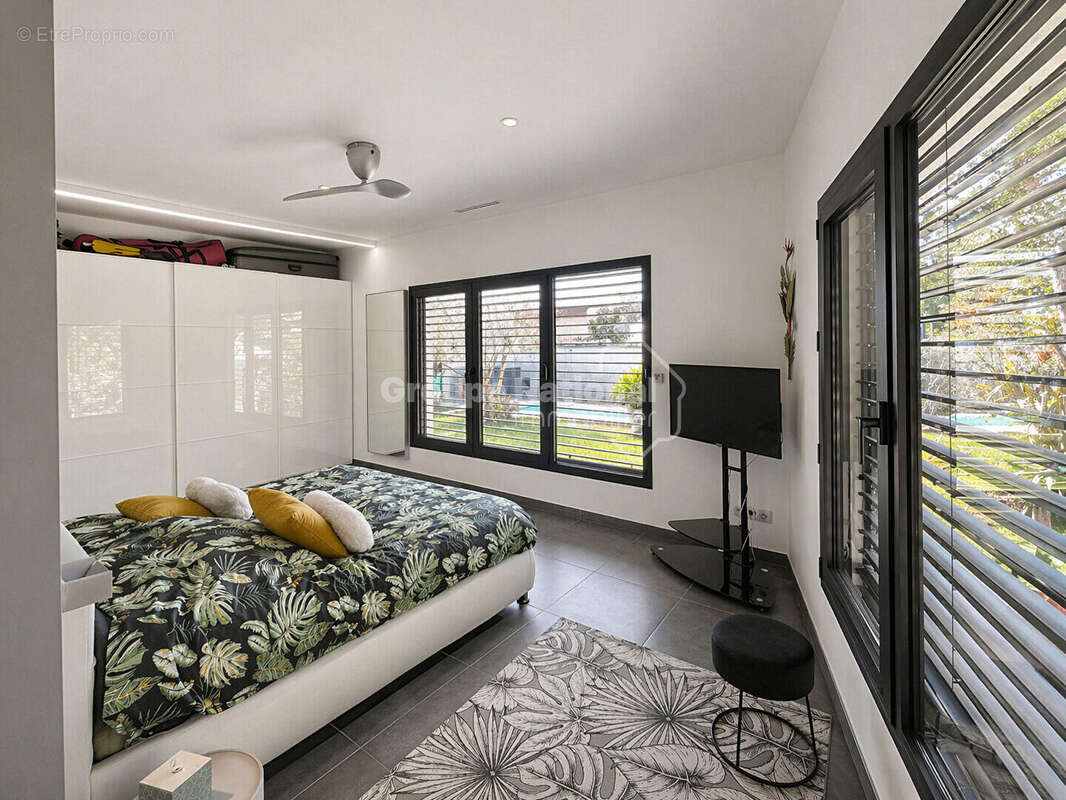 Villa contemporaine de 168 m²  3 chambres  60 m² d'espace de viePrestations haut de gamme  Piscine - photo 11