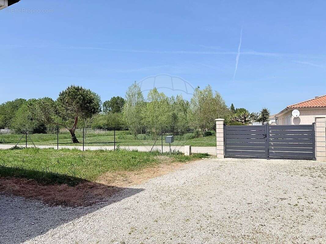 Maison à LES MATHES