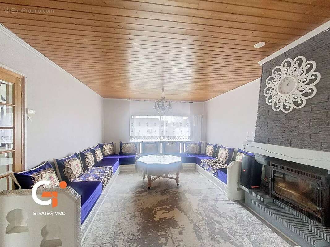 Maison à SAINT-ETIENNE-DU-ROUVRAY