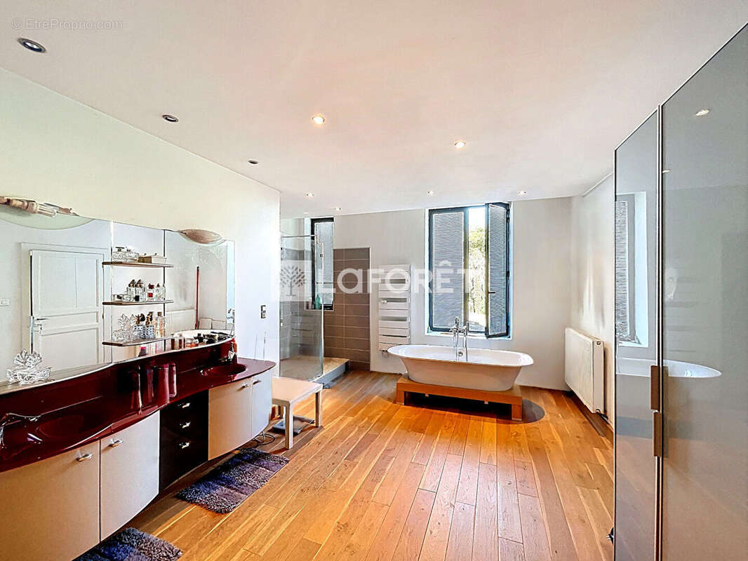 Maison de maître T7 environ 327m² - Jardin et garage en centre-ville - photo 6