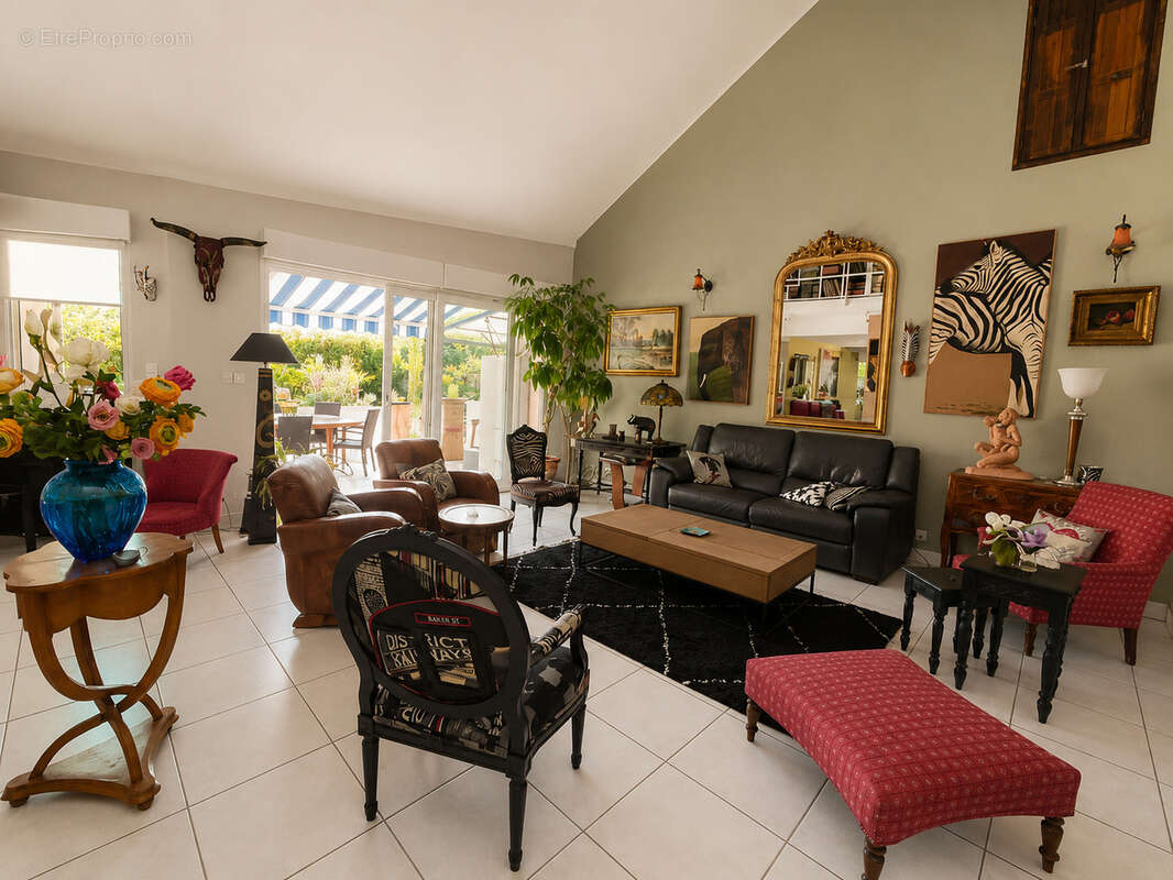 Maison 264 m² à Saint-Doulchard  - photo 22