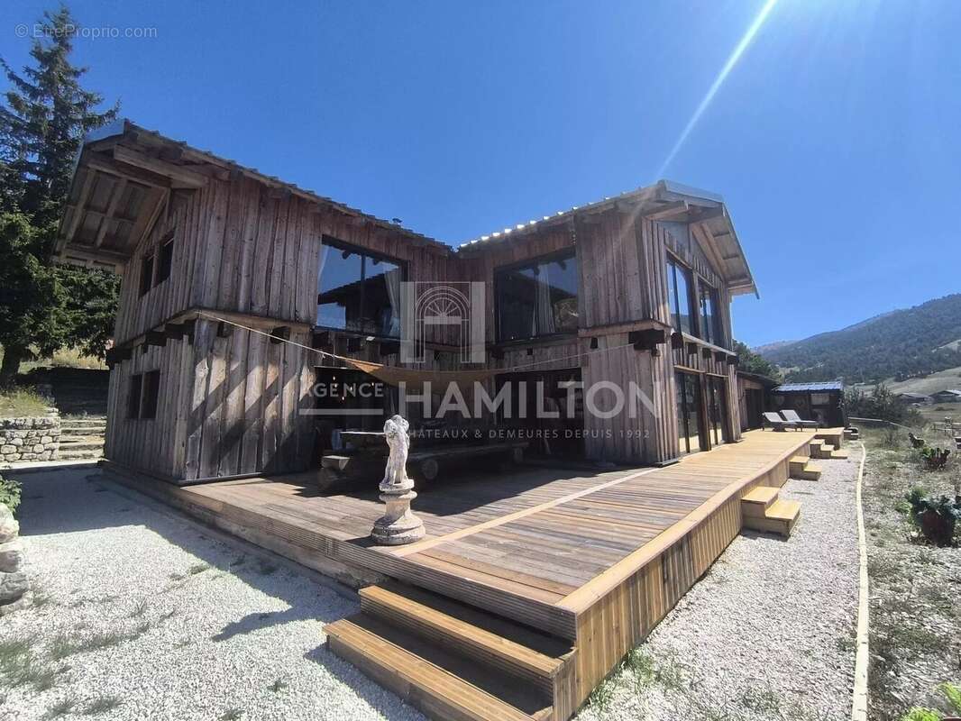 Maison à GREOLIERES