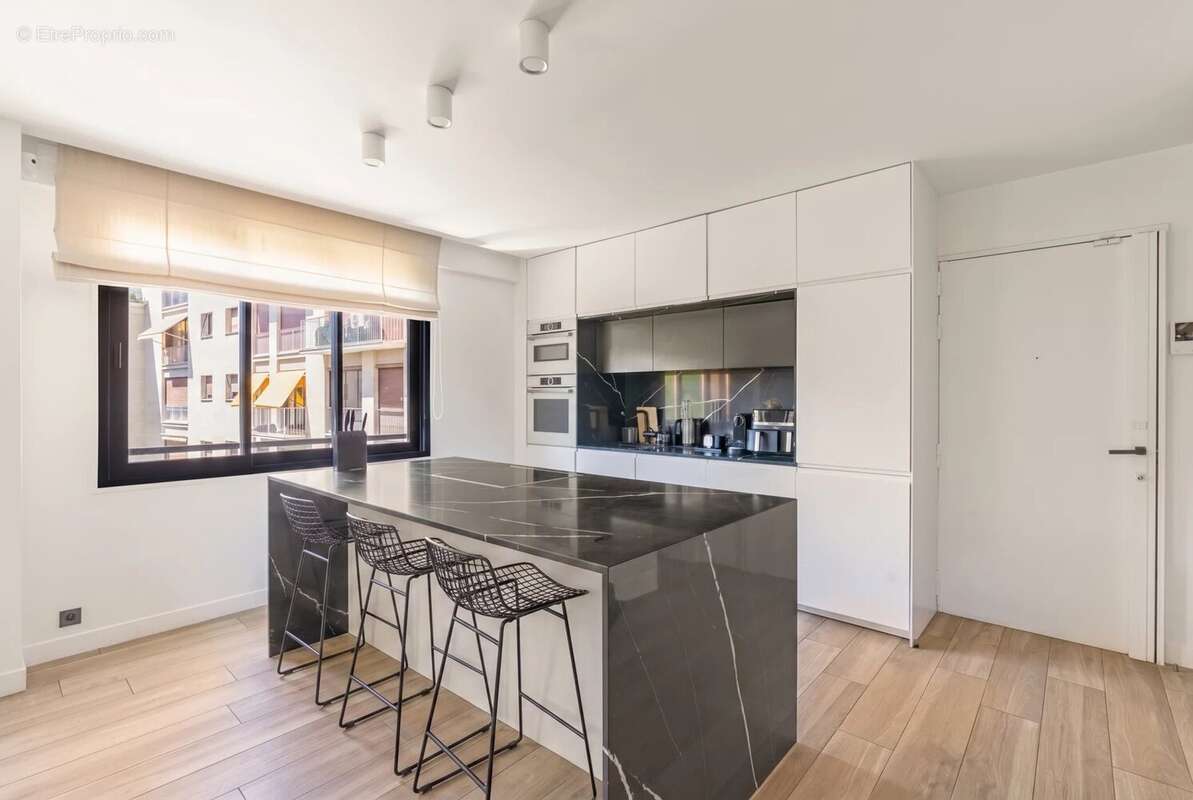 Appartement à NEUILLY-SUR-SEINE