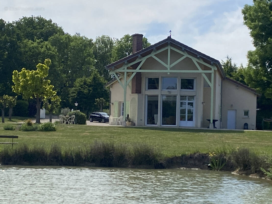 Maison à GIFFAUMONT-CHAMPAUBERT