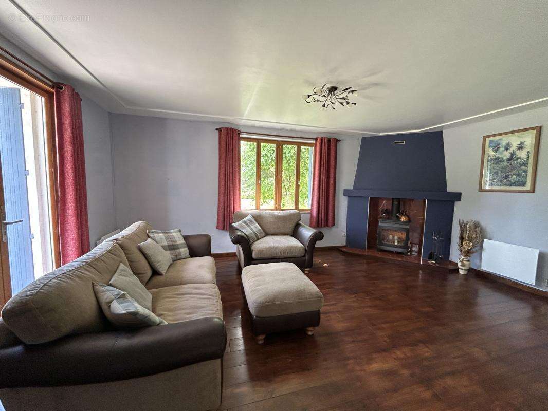 Maison de Campagne avec Garage, Carport et Potentiel d'Aména - photo 3