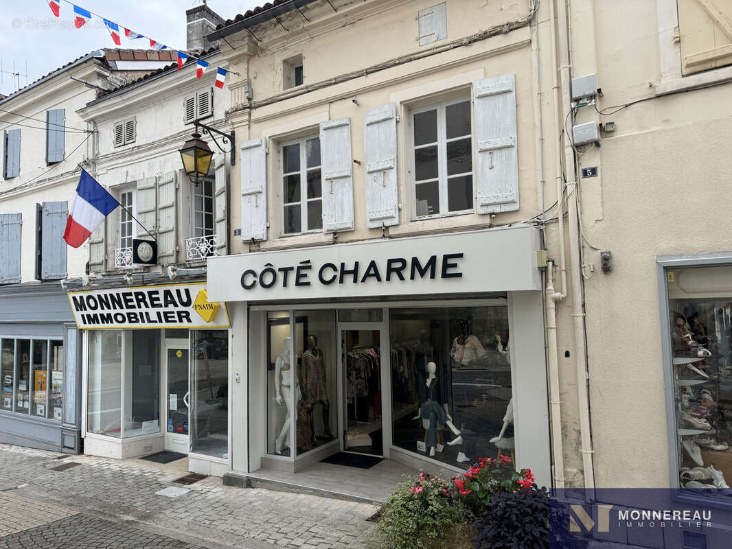 Appartement à BARBEZIEUX-SAINT-HILAIRE