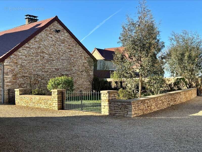 A vendre - Maison de charme - Cormatin 71460 -  115 m² - photo 2