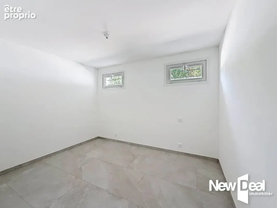 MONTAUROUX _ Appartement rénové de 112 m²,  3 chambres et terrain d'environ 800 m² - photo 9