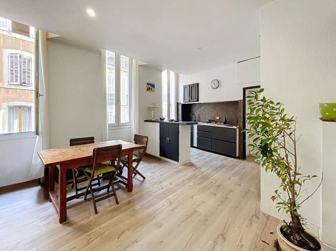 Appartement à MARSEILLE-6E