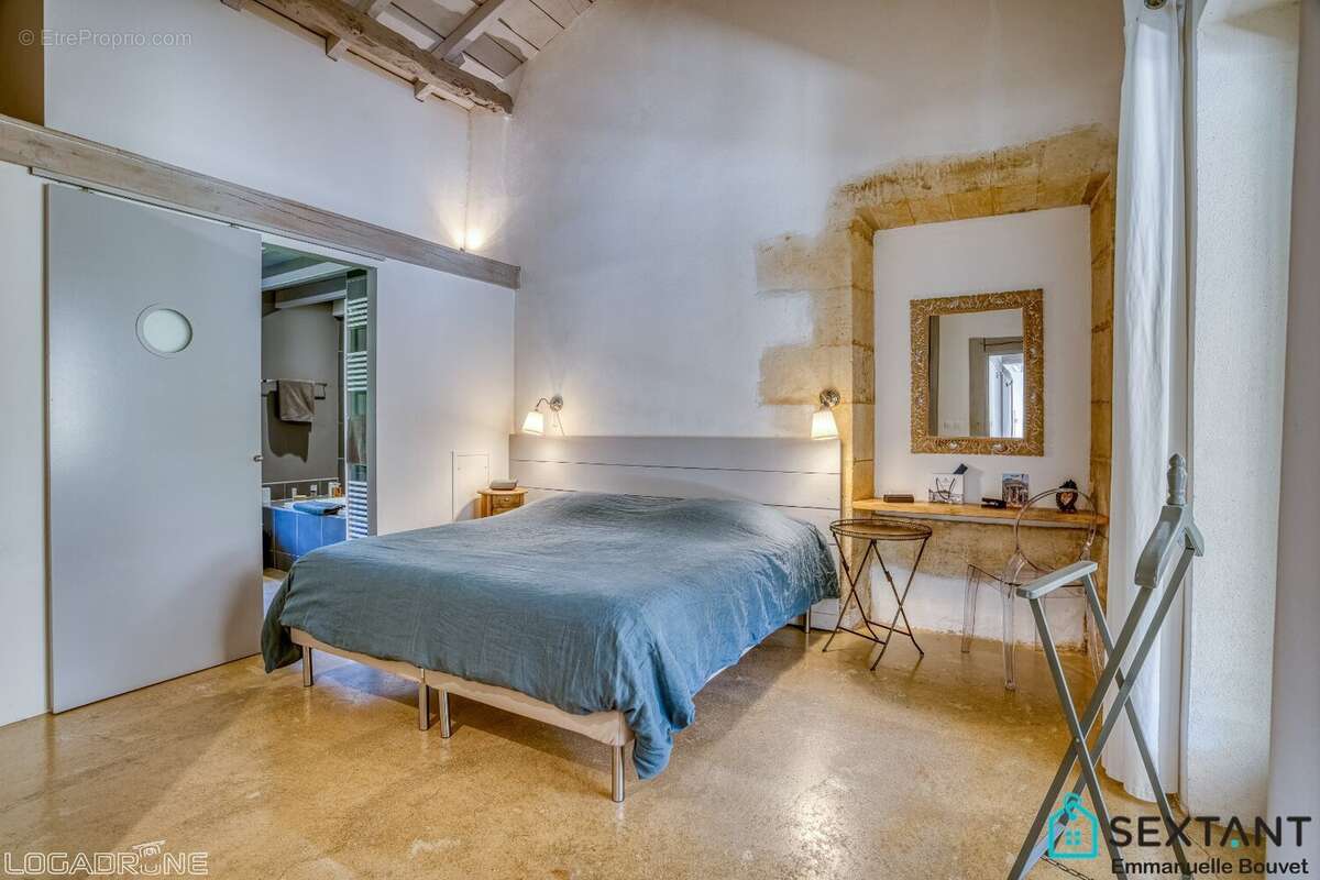 A 15 min de Bergerac, superbe propriété en pierre rénovée sur plus de 3 HA, 4 habitations, grange, superbe espace piscine - photo 11