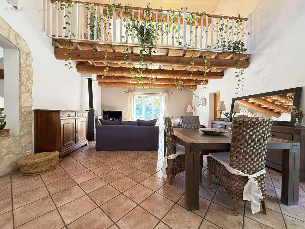 Maison à MEYRARGUES