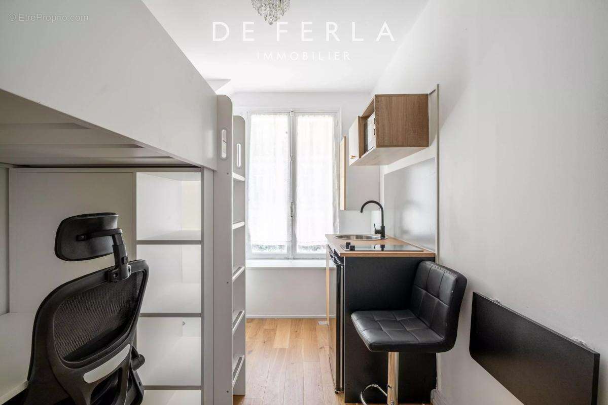 Appartement à PARIS-16E