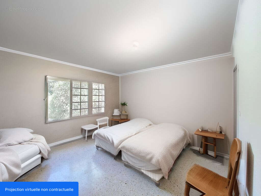 Villa de caractère de 240 m² à Sanary sur mer - photo 8