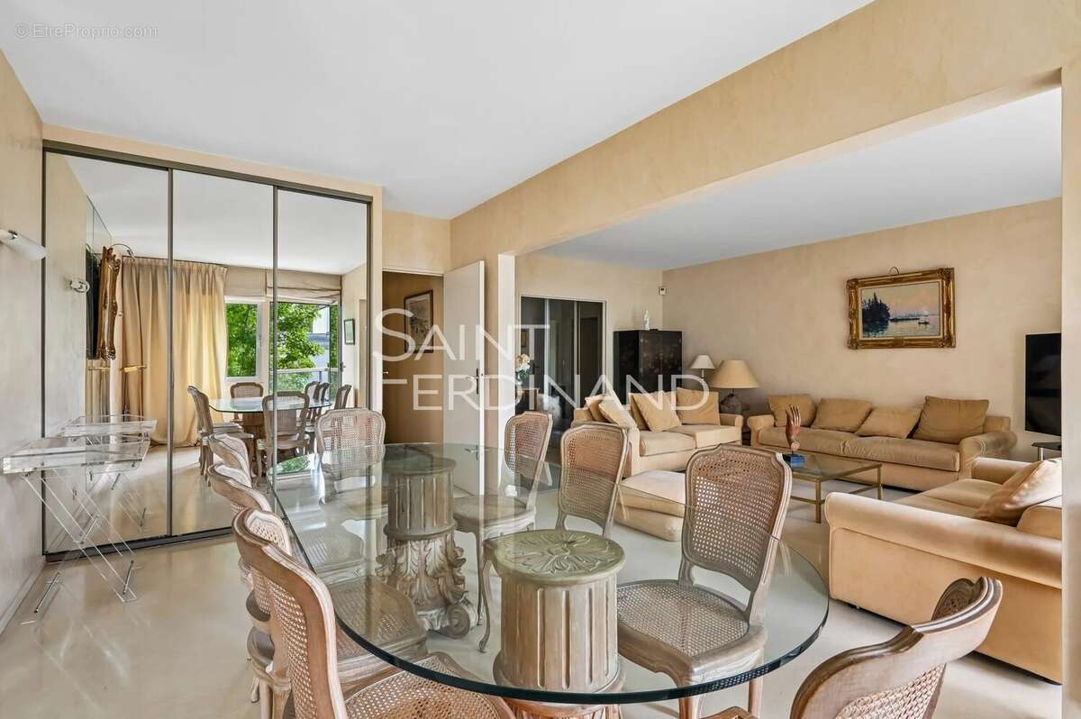 Appartement à NEUILLY-SUR-SEINE