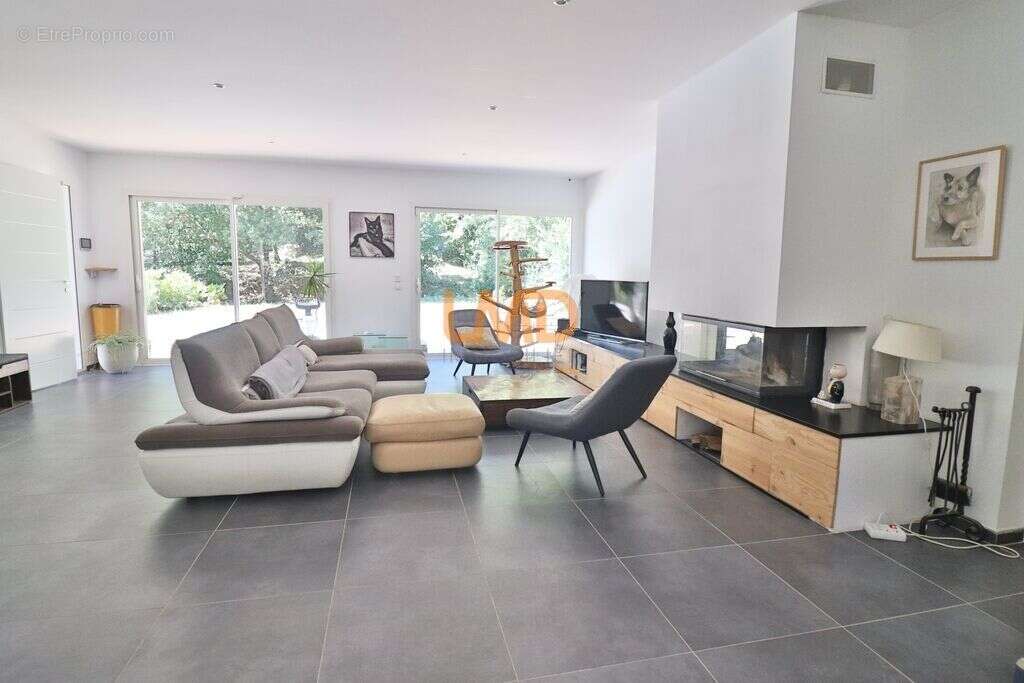 Maison à NANS-LES-PINS