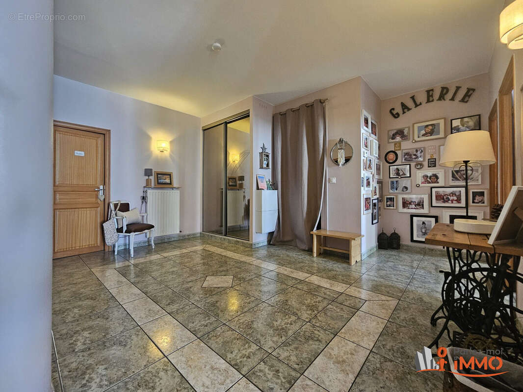Appartement 123 m² à Saint-Etienne  - photo 2