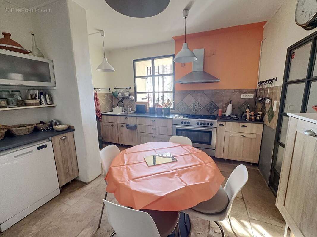 Appartement à MOURIES