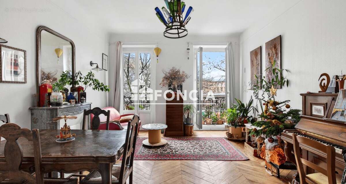 Appartement à PARIS-10E