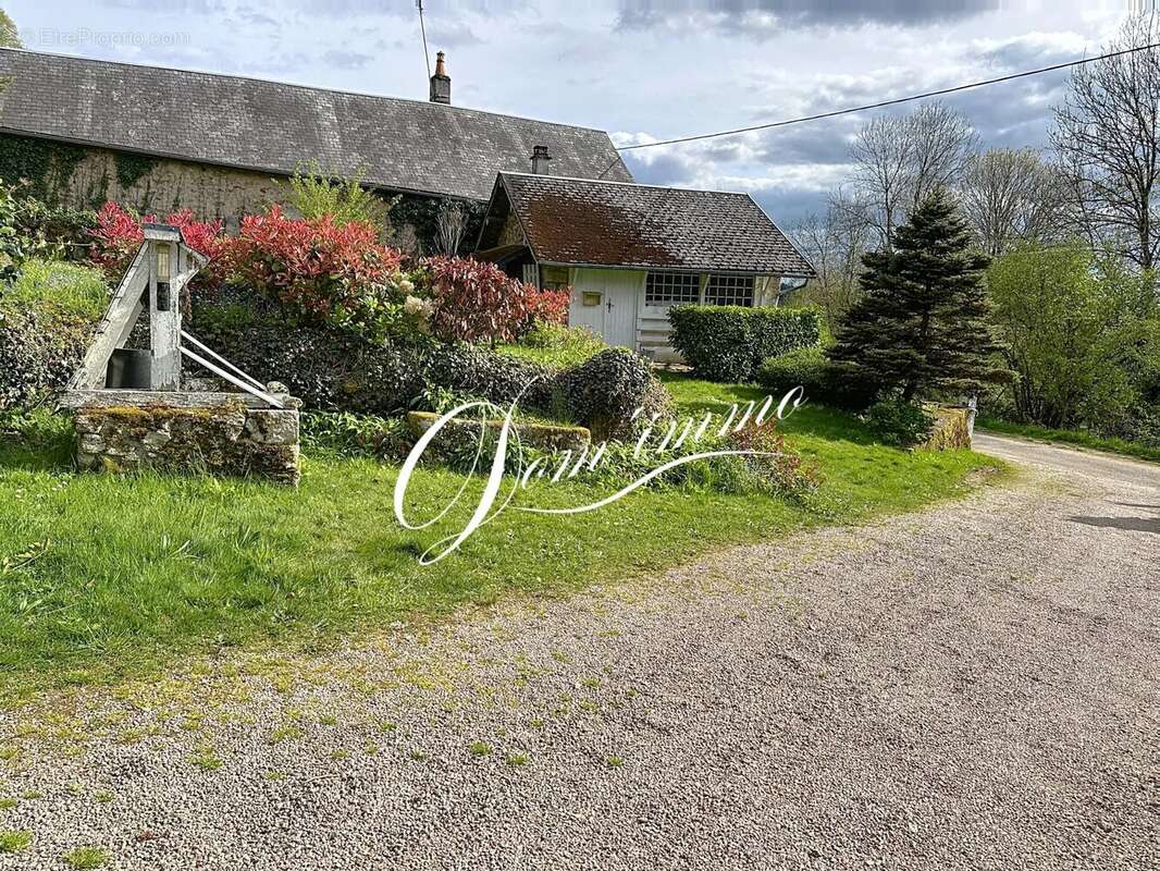 Maison à MONTSAUCHE-LES-SETTONS