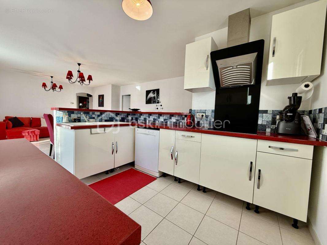 Maison à CORME-ROYAL