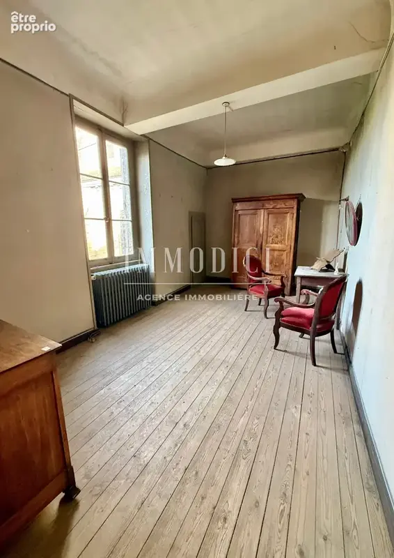 Demeure de caractère du XVIIᵉ siècle de 340 m2 avec cour et beau potentiel - photo 14