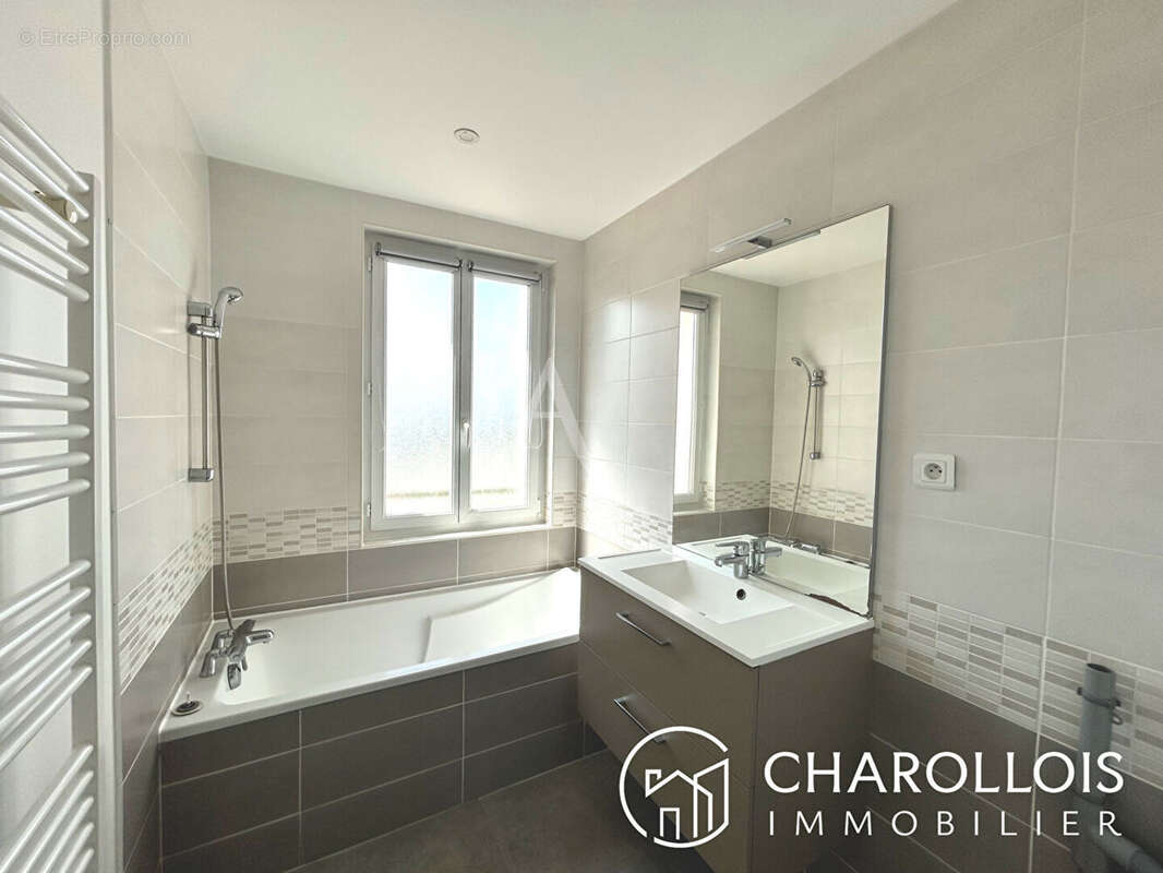 Nouveauté ! Appartement T4 - 71m² - CHARNAY LES MÂCON - photo 5