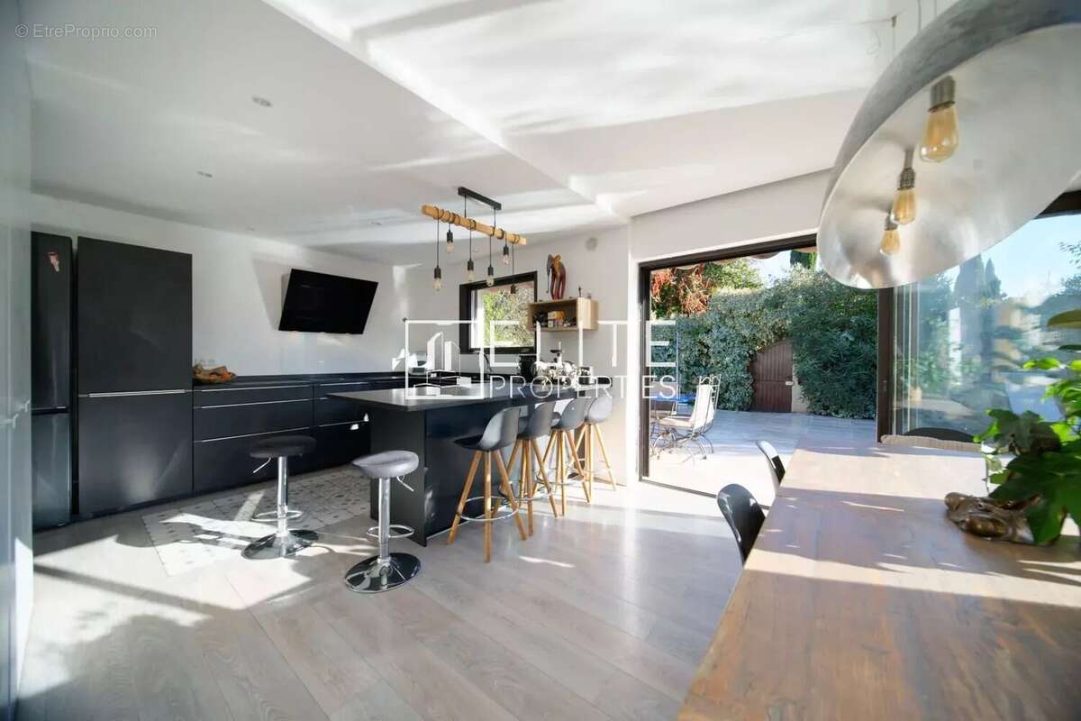 Maison à MOUANS-SARTOUX