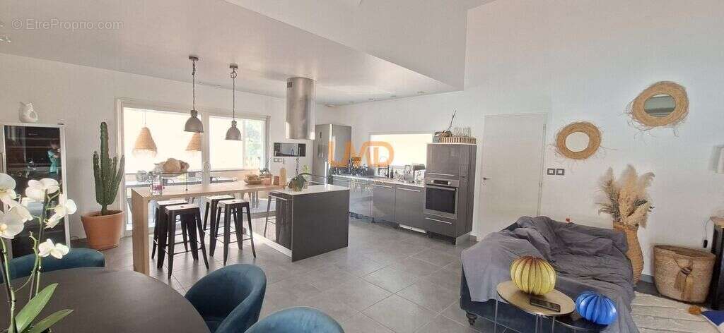 propriété contemporaine 5 pièces - photo 3
