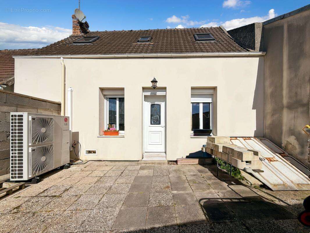 Maison à ESTREES-SAINT-DENIS