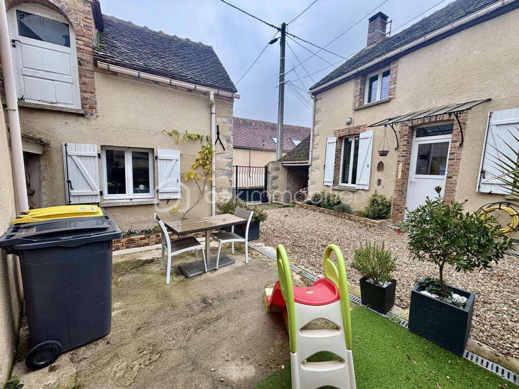 Maison à VILLEMANOCHE