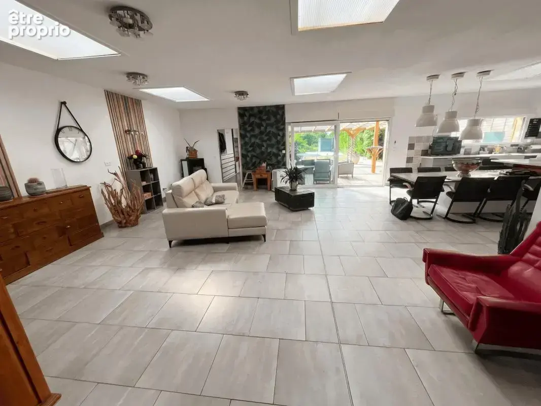  PRESTIGE & ESPACE : Splendide Maison Loft de 251 m² avec 5 Chambres, Jardin, Garage, Piscine  ‍ - photo 3