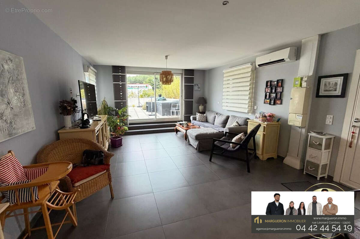 Appartement à SAINT-MITRE-LES-REMPARTS
