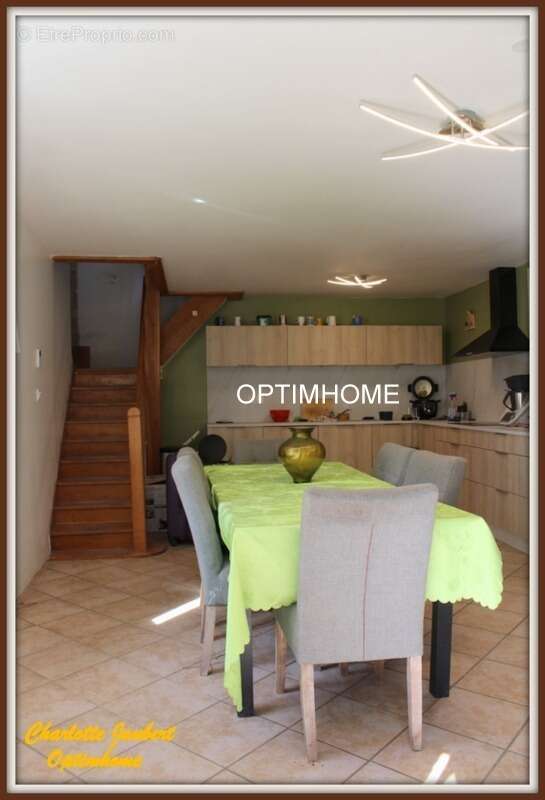 Maison à MONTMOREAU-SAINT-CYBARD