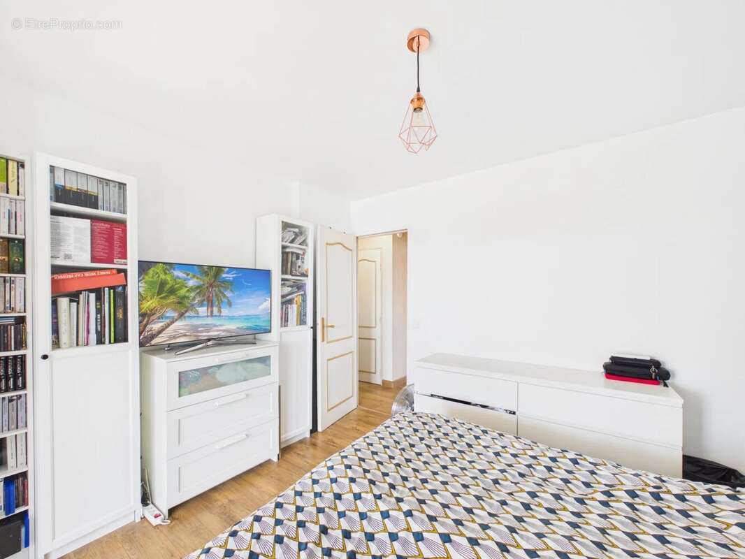 Antibes – quartier des combes – 3 pièces d'angle avec grande terrasse, garage et cave - photo 8