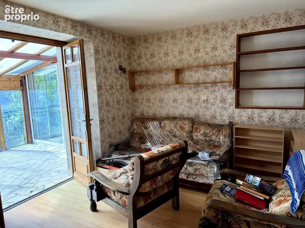 Maison de bourg en pierre avec terrain et dépendances - photo 10