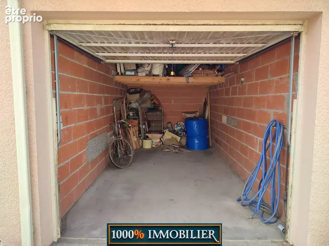 EXCLUSIVITÉ! Garage avec mezzanine eau et électricité.14 m2 - photo 3