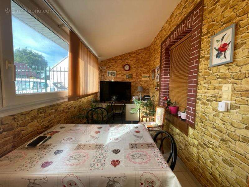 Maison à COURBEHAYE