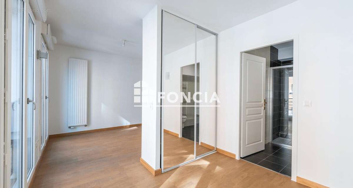 Appartement à PARIS-20E