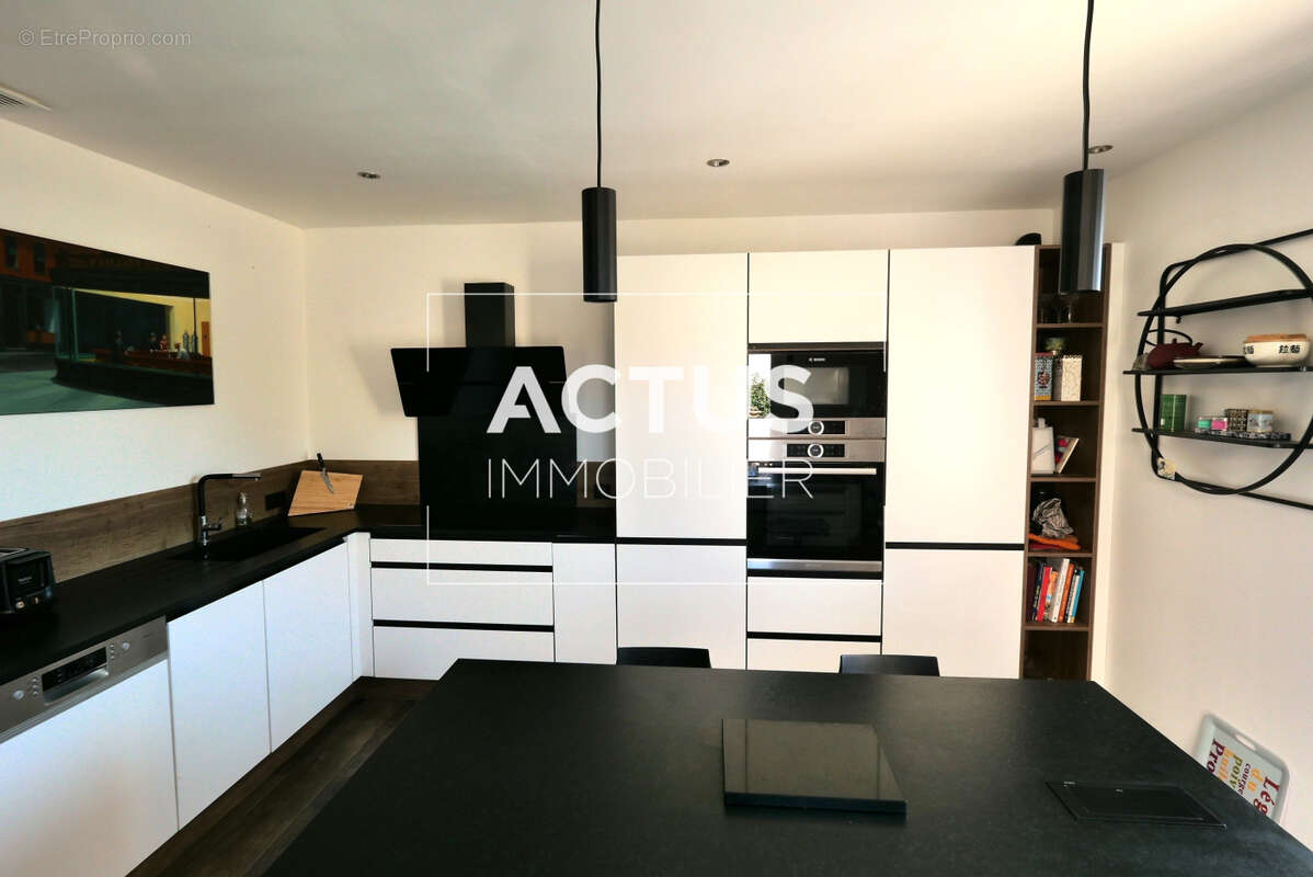Maison 227 m² à Lamanon  - photo 6