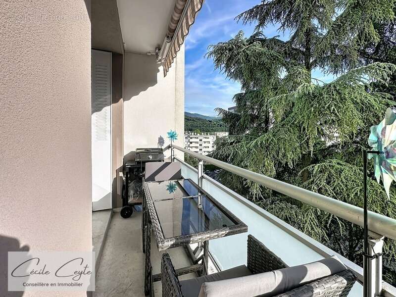 Appartement à SAINT-MARTIN-D'HERES
