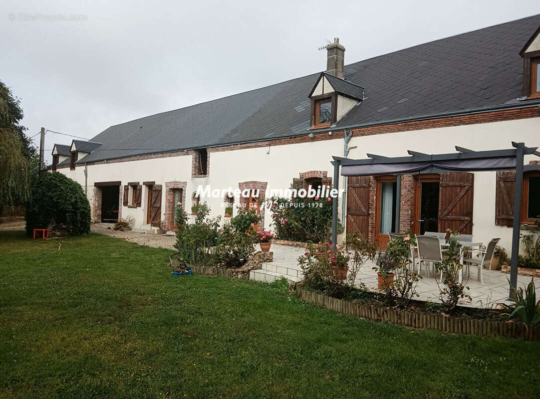 Maison à SARGE-SUR-BRAYE